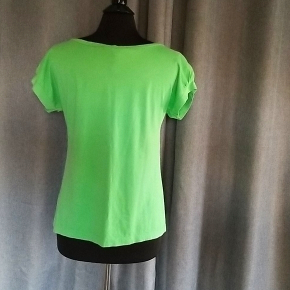 LAST CHANCE! Banana Republic Tee in Green - EUC - Picture 2 of 4